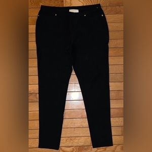 Michael Kors Black dress pant/jegging. A bit of stretch. Classy looking pant.